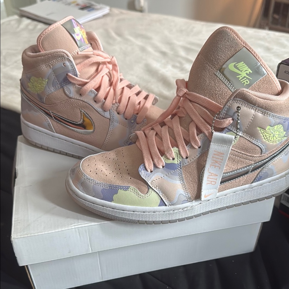 Nike Air Jordan High-Tops in Peach and Multicolor